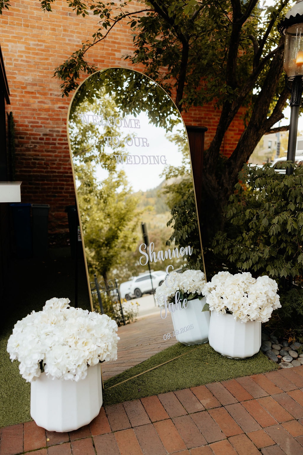 Wedding charger plate and place setting