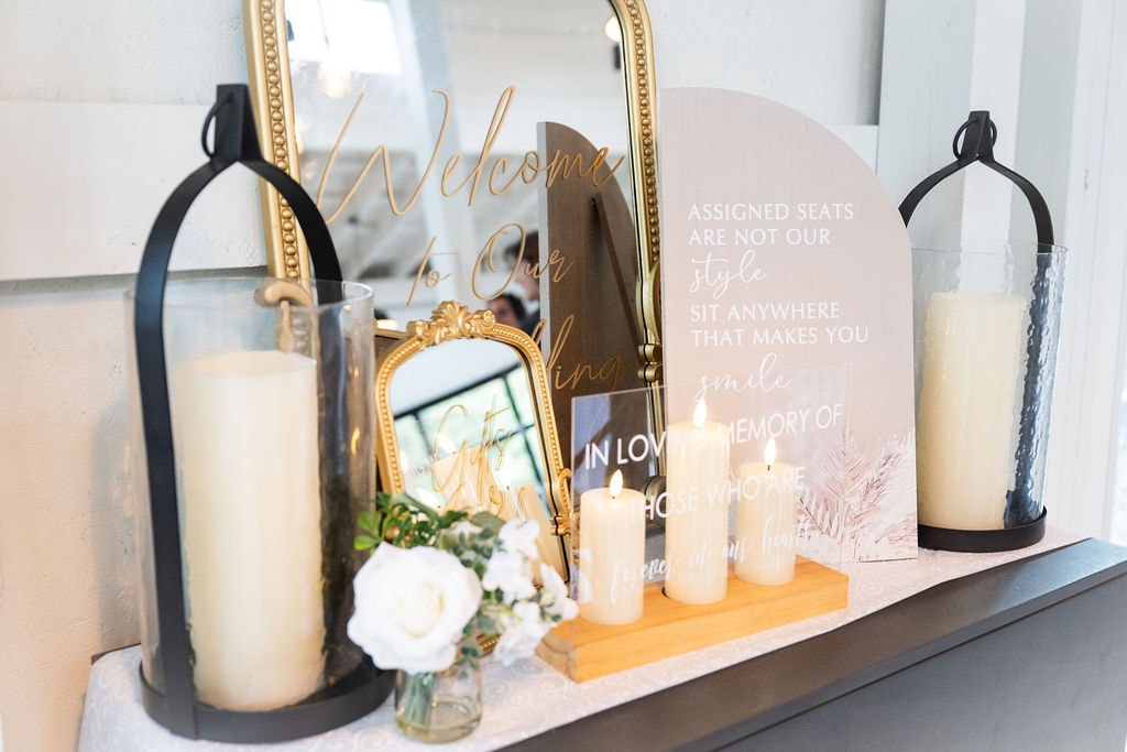 Wedding welcome sign with floral décor
